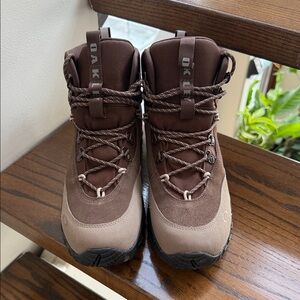 BRAND NEW Oakley insulated winter Boots Men US8.5